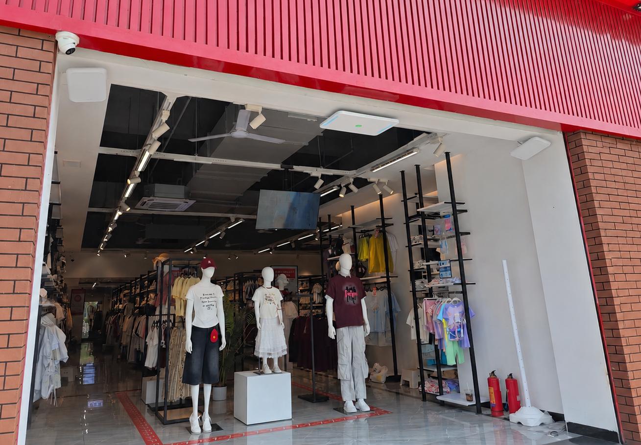 RFID ceiling reader installed above an open retail brand entrance