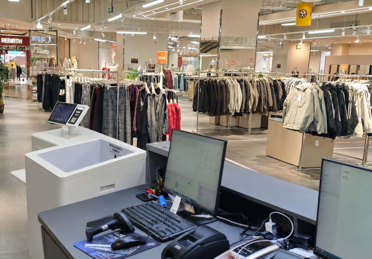 RFID anti theft system at a hypermarket entrance